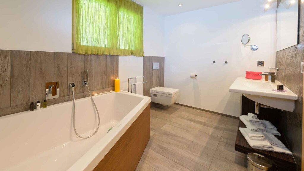 Main bathroom with a bathtub